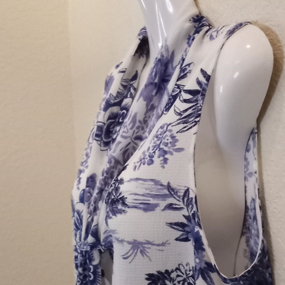 Tahari Floral Country Toile Sleeveless Blouse - Picture 3 of 16